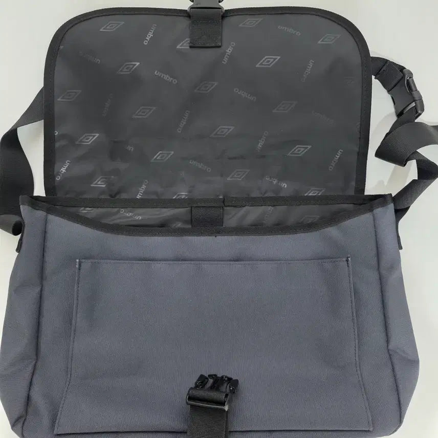 [BUNJANG] Umbro Messenger Bag / 엄브로 메신저백