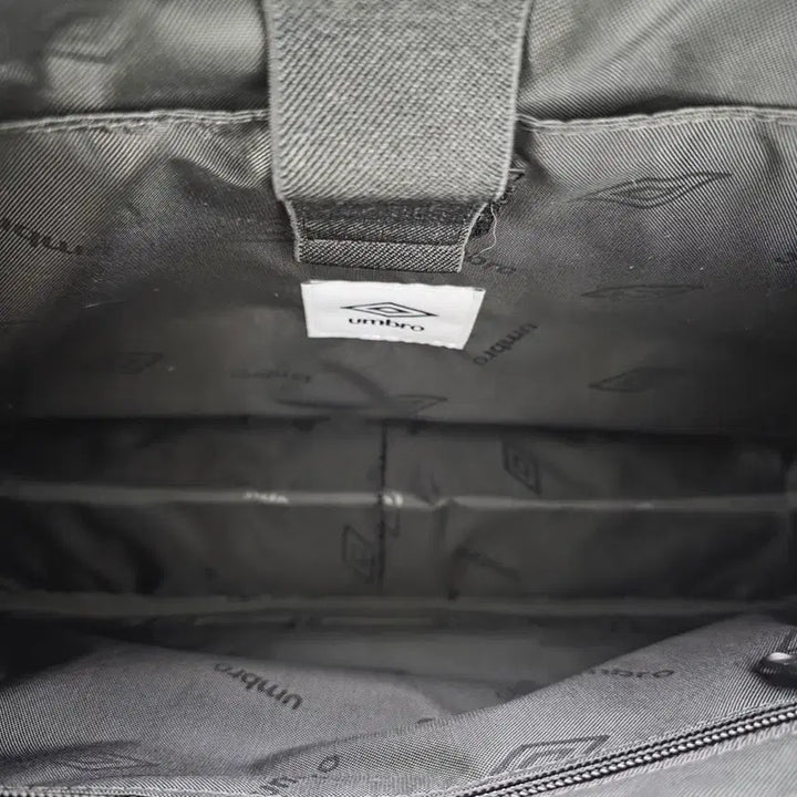[BUNJANG] Umbro Messenger Bag / 엄브로 메신저백