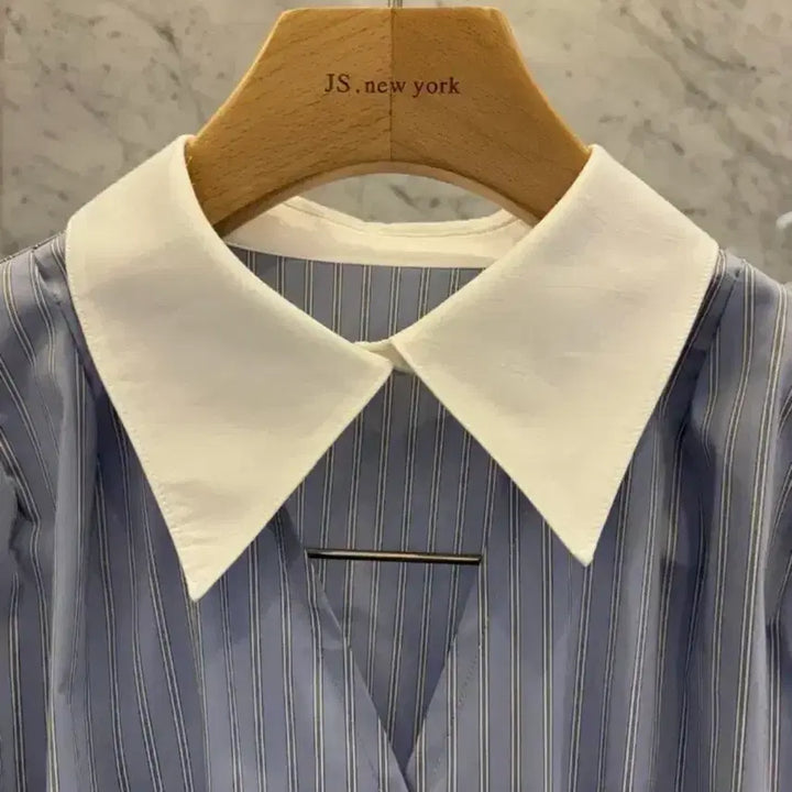 [BUNJANG] JS New York Style Striped Colorblock V-Neck Short Blouse / js뉴욕스타일신상(당일발송)스트라이프 트임 배색 브이 숏블라우스