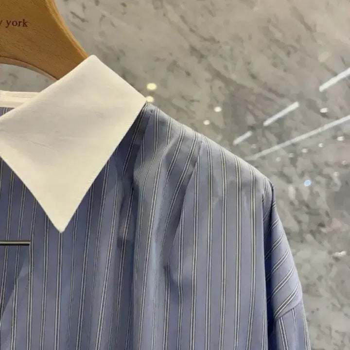 [BUNJANG] JS New York Style Striped Colorblock V-Neck Short Blouse / js뉴욕스타일신상(당일발송)스트라이프 트임 배색 브이 숏블라우스