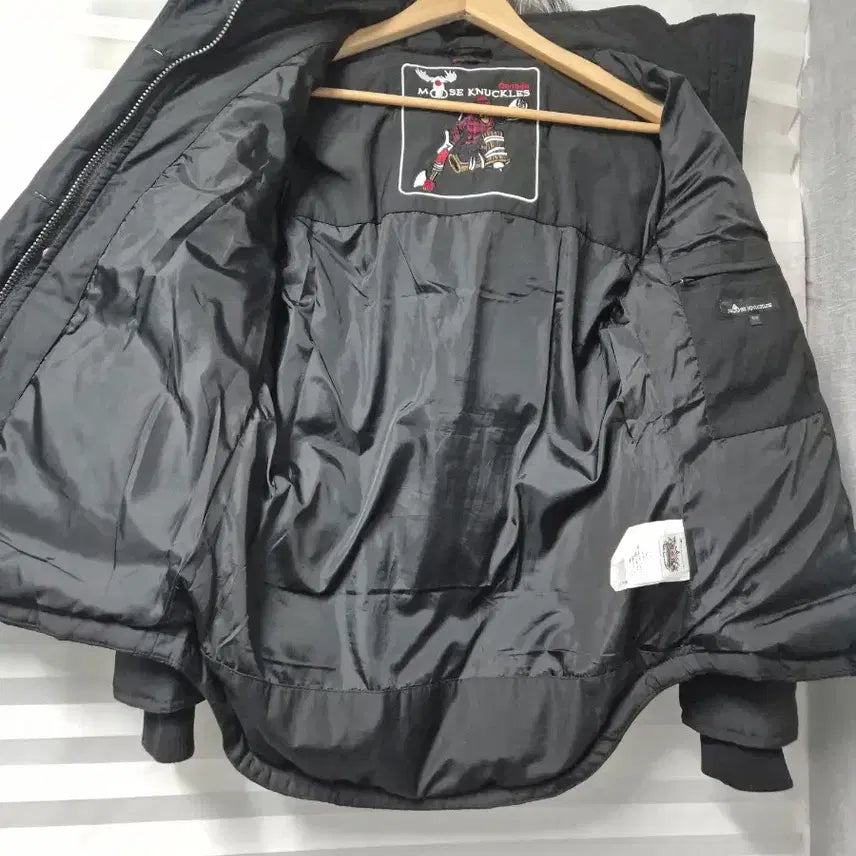 [BUNJANG] Moose Knuckles Black Padded Jacket with Fur Hood / 무스너클 블랙 패딩 점퍼 퍼 후드