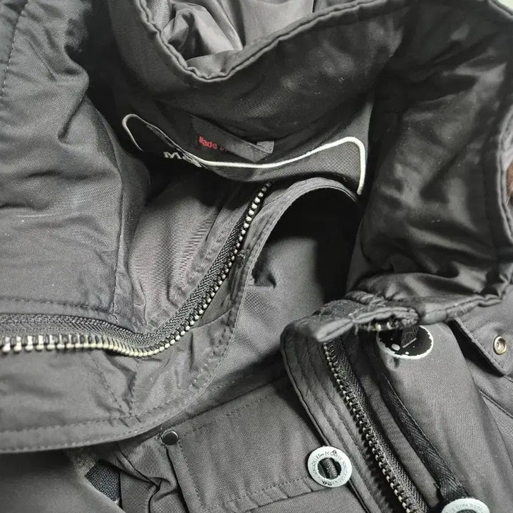 [BUNJANG] Moose Knuckles Black Padded Jacket with Fur Hood / 무스너클 블랙 패딩 점퍼 퍼 후드