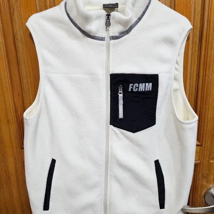 [BUNJANG] FCMM Ivory Fleece Vest / FCMM 플리스 베스트 아이보리 조끼