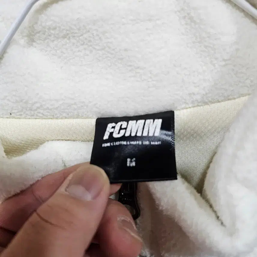 [BUNJANG] FCMM Ivory Fleece Vest / FCMM 플리스 베스트 아이보리 조끼