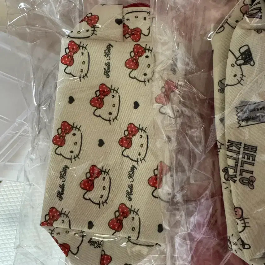 [BUNJANG] Hello Kitty Pattern Pouch Bag / 헬로키티 파우치 가방 캐릭터 패턴