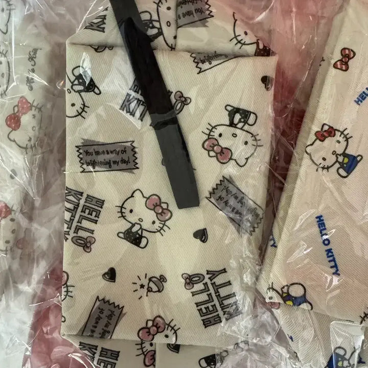 [BUNJANG] Hello Kitty Pattern Pouch Bag / 헬로키티 파우치 가방 캐릭터 패턴