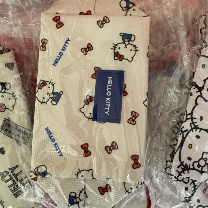 [BUNJANG] Hello Kitty Pattern Pouch Bag / 헬로키티 파우치 가방 캐릭터 패턴