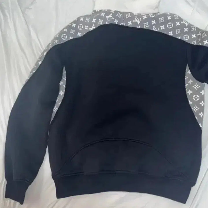 [BUNJANG] Louis Vuitton Circle Cut Hoodie (Black, M) / 루이비통 서클컷 후드티