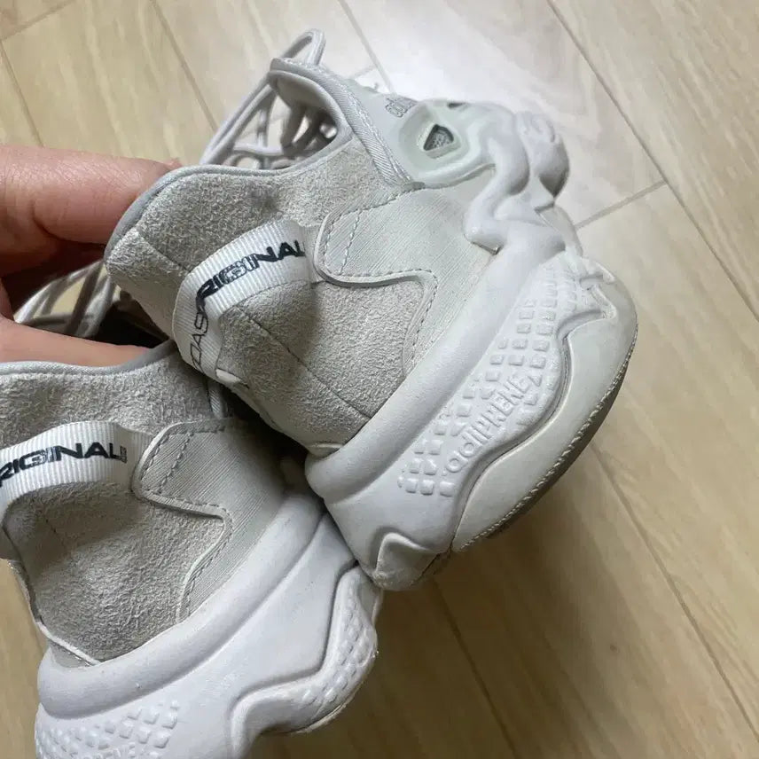 [BUNJANG] Adidas Ozweego Celox Sneakers / 아디다스 오즈위고 셀록스