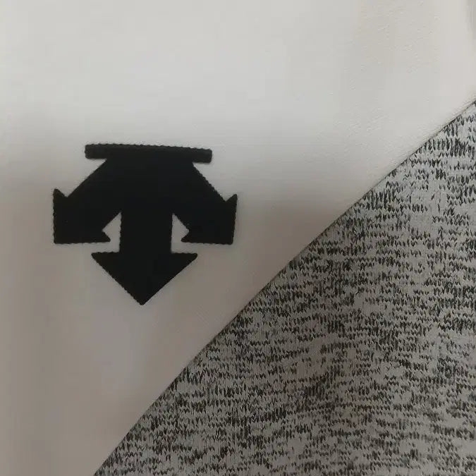 [BUNJANG] Descente Training Jacket (White/Gray) - Size S / 데상트 화이트/회색 트레이닝자켓 S사이즈 85-90