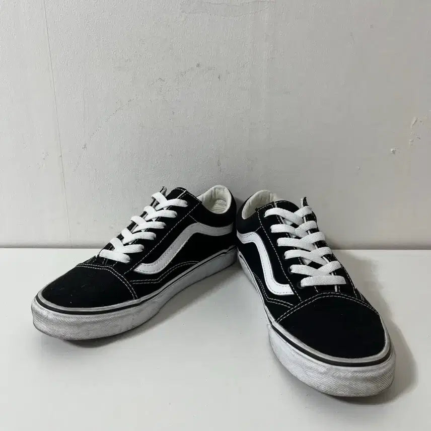 [BUNJANG] Vans Old Skool Sneakers / 240 VANS 반스 올드스쿨 스니커즈 운동화 정품