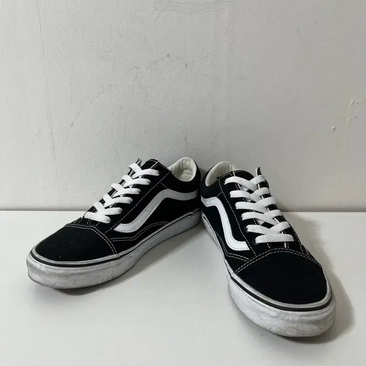 [BUNJANG] Vans Old Skool Sneakers / 240 VANS 반스 올드스쿨 스니커즈 운동화 정품
