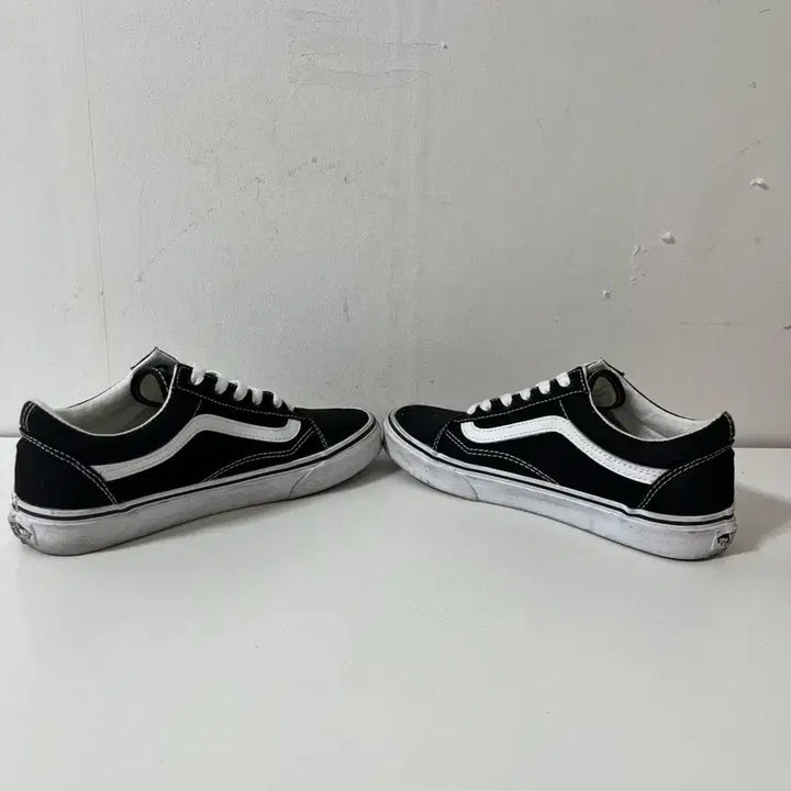 [BUNJANG] Vans Old Skool Sneakers / 240 VANS 반스 올드스쿨 스니커즈 운동화 정품
