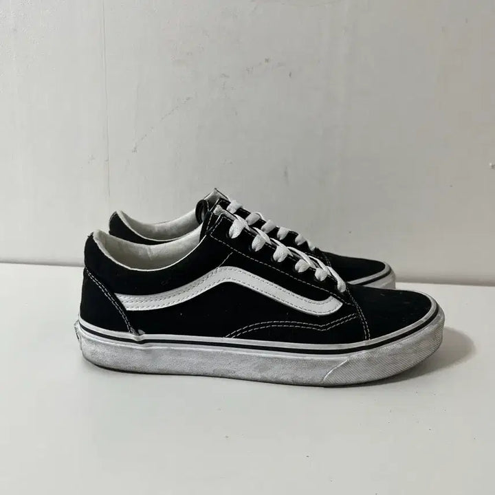 [BUNJANG] Vans Old Skool Sneakers / 240 VANS 반스 올드스쿨 스니커즈 운동화 정품
