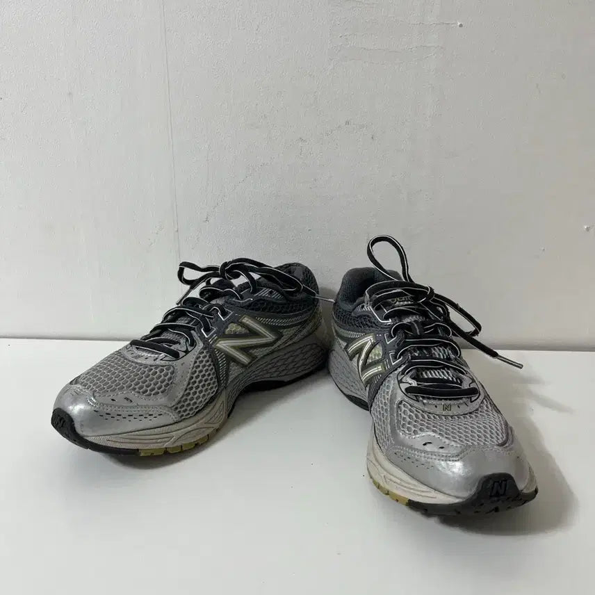 [BUNJANG] New Balance 860v2 Silver Sneakers / 245 뉴발란스860v2 실버 운동화 정품