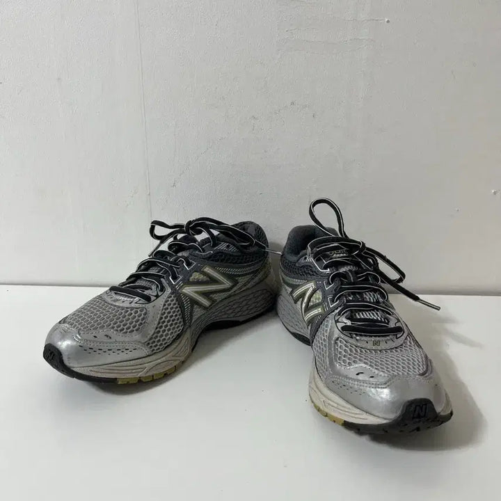 [BUNJANG] New Balance 860v2 Silver Sneakers / 245 뉴발란스860v2 실버 운동화 정품
