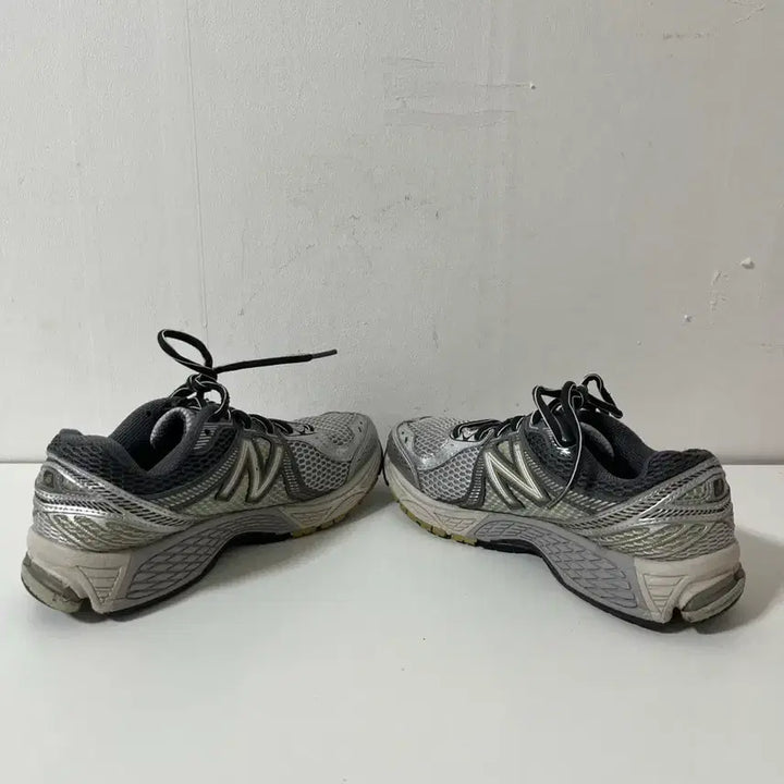 [BUNJANG] New Balance 860v2 Silver Sneakers / 245 뉴발란스860v2 실버 운동화 정품