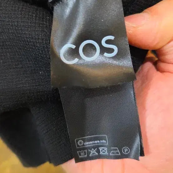[BUNJANG] COS Black Knit Vest / COS 코스 블랙 니트 조끼