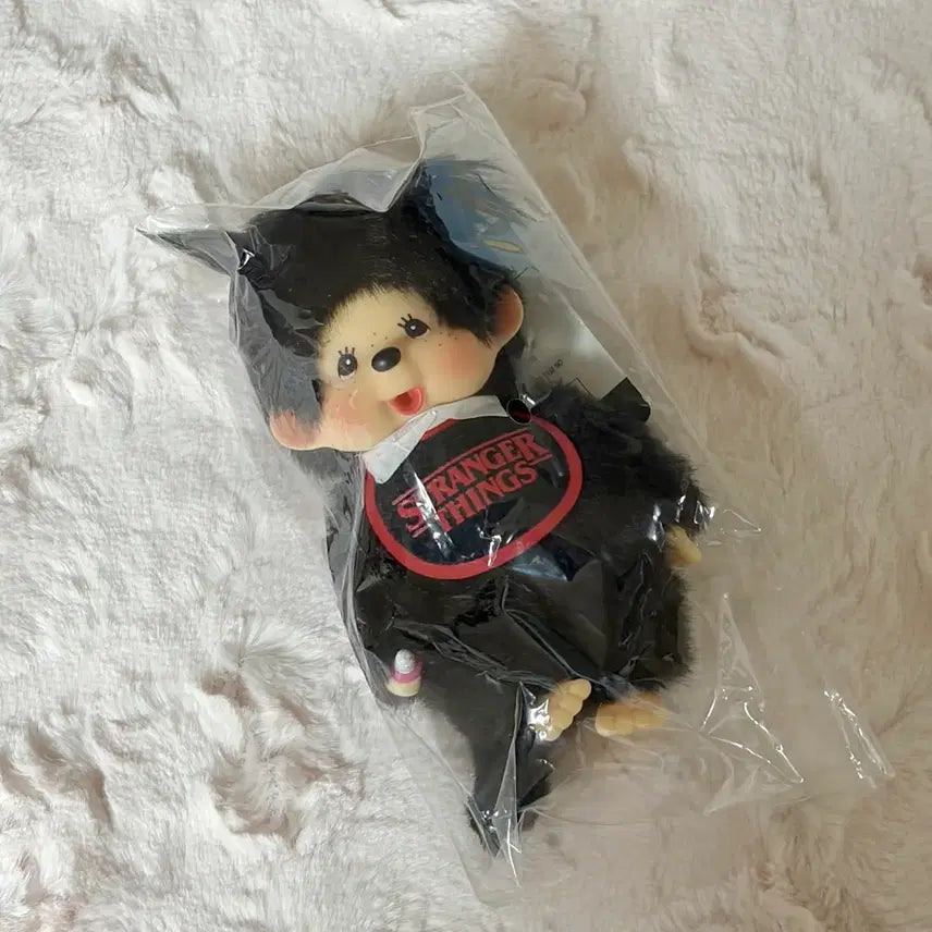 [BUNJANG] Monchhichi Stranger Things Bib Key Chain Doll / 기묘한이야기 몬치치 Bib 키 체인 블랙 레드 인형