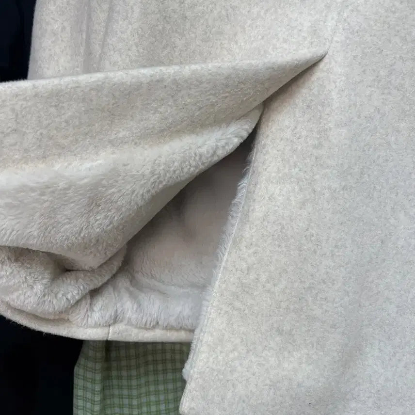 [BUNJANG] Unisex Ivory Faux Fur Jacket / 아이보리 융털 자켓