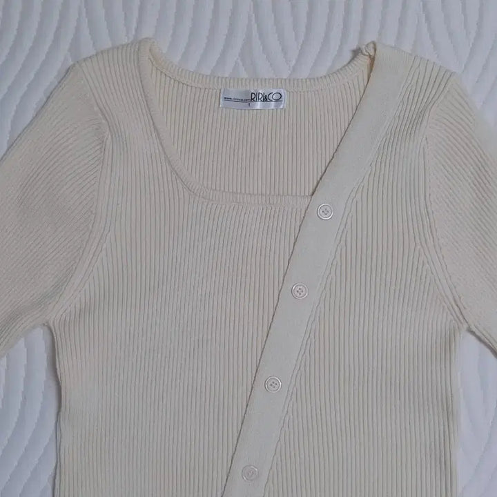 [BUNJANG] Unbranded Ivory Knit Sweater / 봄 니트(새옷) 55사이즈 하객룩 데이트룩