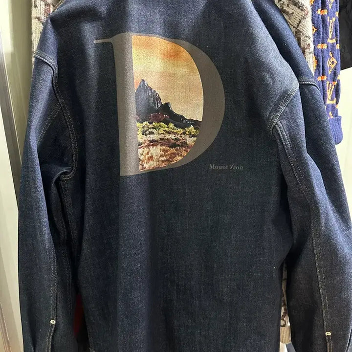 [BUNJANG] Dior x Kim Jones Kerouac Logo Denim Shirt Jacket (Size 100-105) / 디올 x 킴 존스 케루악 로고 오버 데님 셔츠 자켓 (100~105)