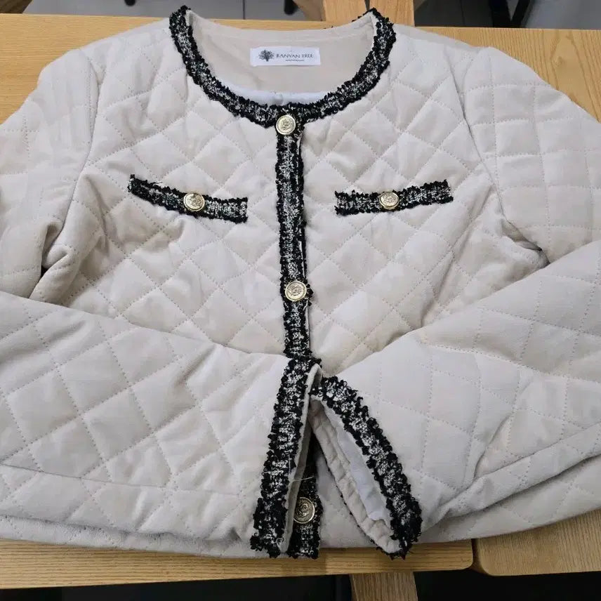 [BUNJANG] BANANATREE Quilted Tweed Jacket Ivory / BANANATREE 퀼팅 트위드 자켓 아이보리