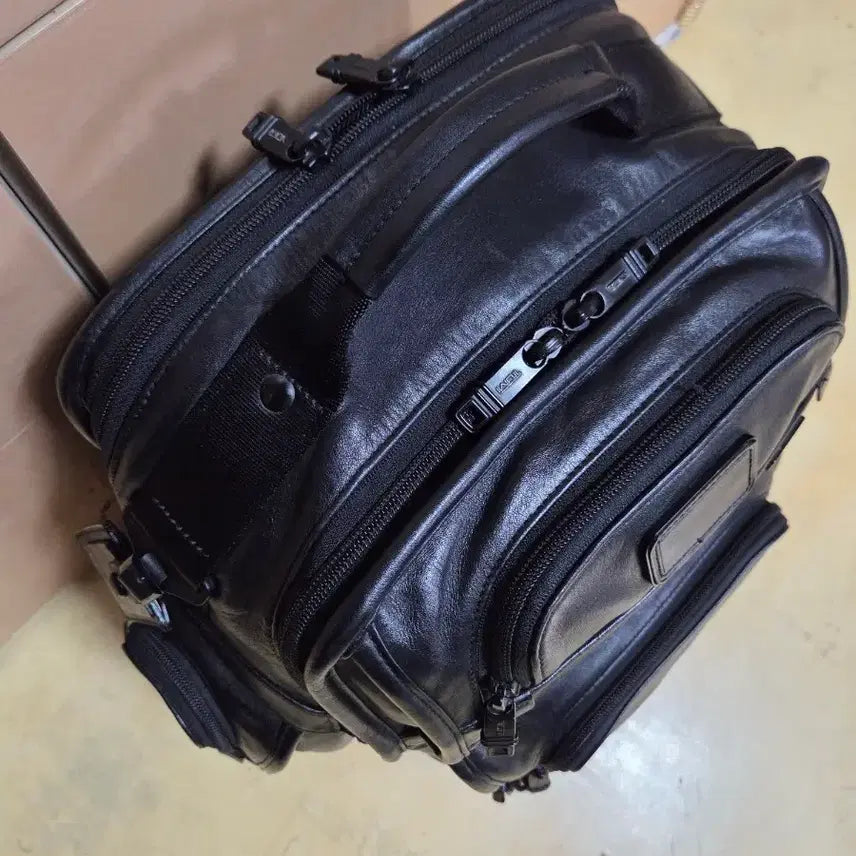 [BUNJANG] TUMI T-Pass Business Class Leather Briefpack / 투미 정품  티패스 비지니스 클래스 레더 브리프팩