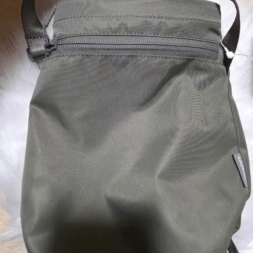 [SOLD OUT] 룰루레몬 워터보틀 크로스백 텍있는 새제품