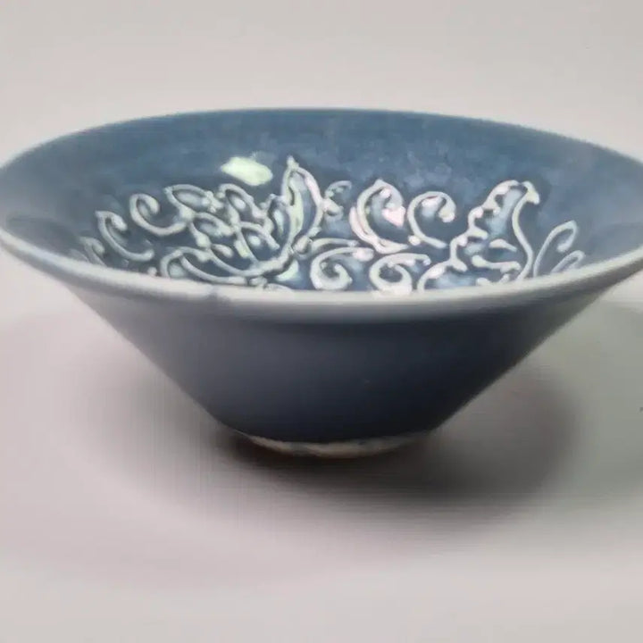 [BUNJANG] Song Gil-joo Celadon Carved Floral Tea Bowl / 송 길주요 청유 양각 화문다완