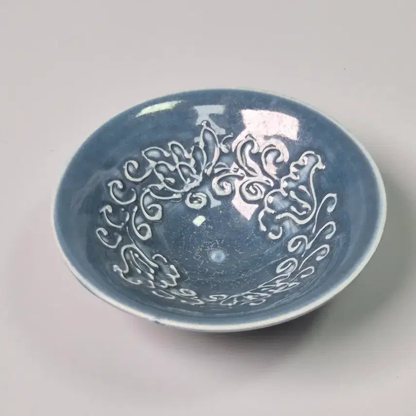 [BUNJANG] Song Gil-joo Celadon Carved Floral Tea Bowl / 송 길주요 청유 양각 화문다완