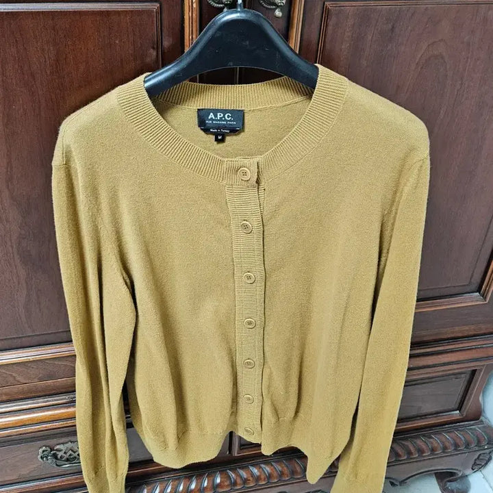 [SOLD OUT] A.P.C 아페쎄 머스타드 가디건 M