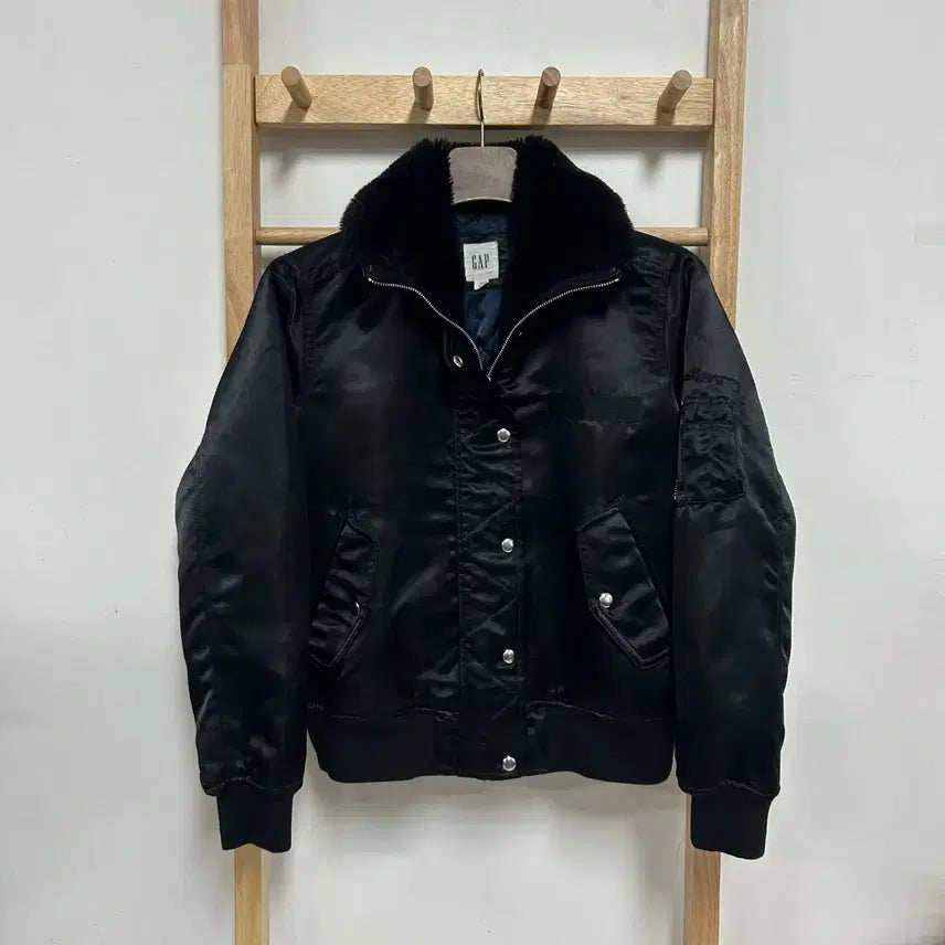 [BUNJANG] Gap Satin Colorblock Bomber Jacket Black / 갭 퍼 칼라 배색 사틴 항공 점퍼 블랙