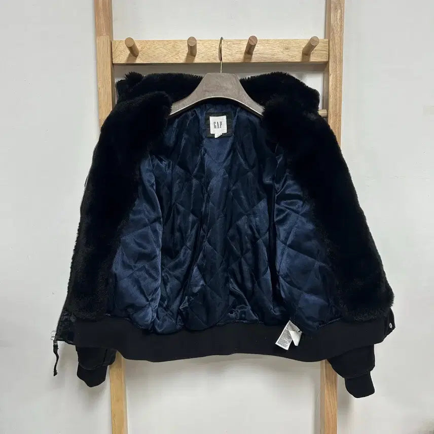 [BUNJANG] Gap Satin Colorblock Bomber Jacket Black / 갭 퍼 칼라 배색 사틴 항공 점퍼 블랙