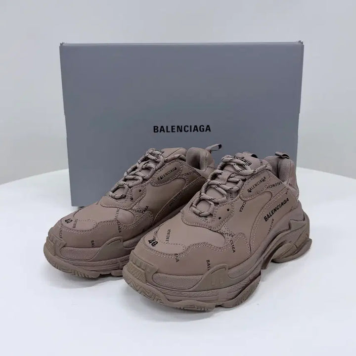 [SOLD OUT] [S급/250] 발렌시아가 트리플 S 올 오버 로고 스니커즈 베이지