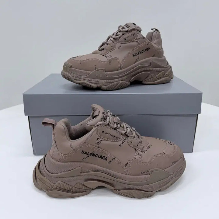 [SOLD OUT] [S급/250] 발렌시아가 트리플 S 올 오버 로고 스니커즈 베이지