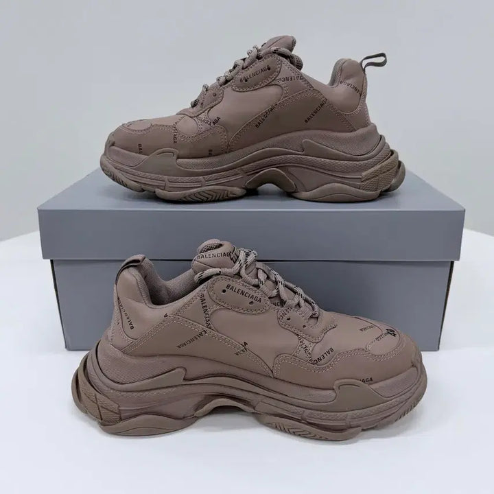 [SOLD OUT] [S급/250] 발렌시아가 트리플 S 올 오버 로고 스니커즈 베이지