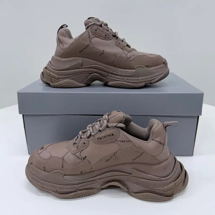 [SOLD OUT] [S급/250] 발렌시아가 트리플 S 올 오버 로고 스니커즈 베이지