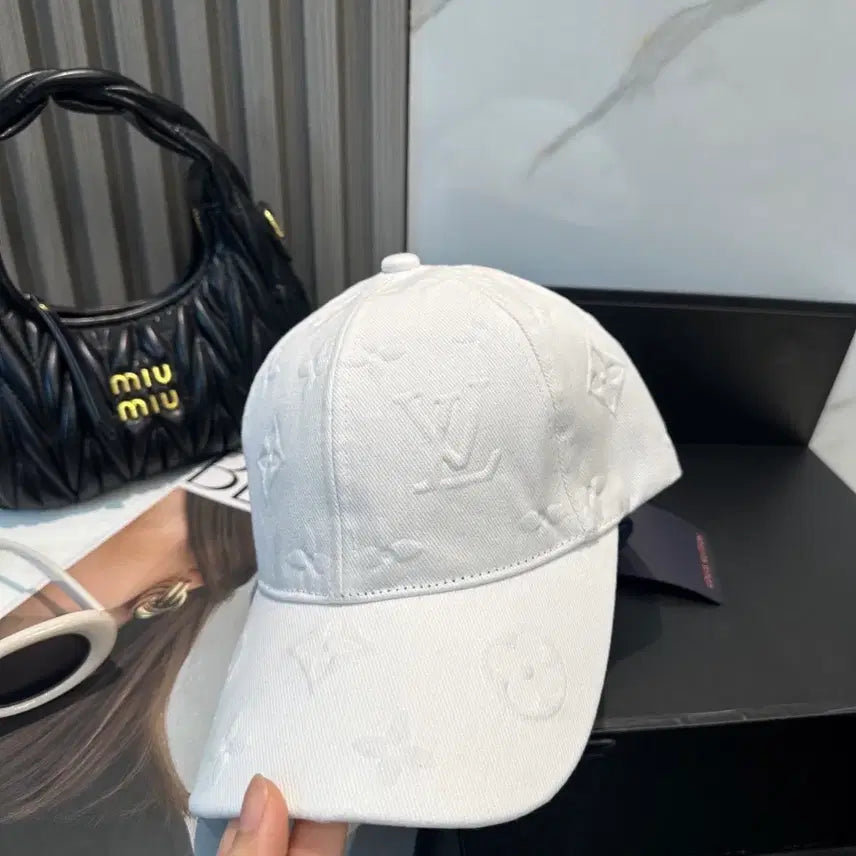 [BUNJANG] Louis Vuitton White Ball Cap / 루이비통 화이트 모자 볼캡 구매