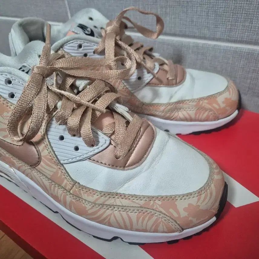 [BUNJANG] Nike Air Max 90 Floral Sneakers / 나이키 에어맥스90 플로럴 핑크 로즈골드 포인트 여성 운동화