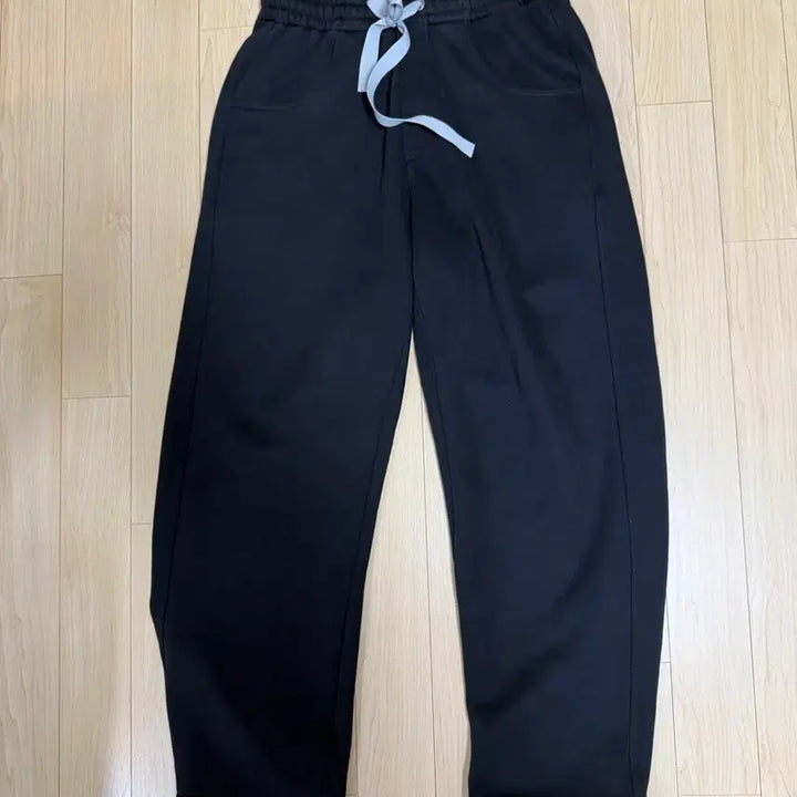 [BUNJANG] ELMOOD Dino Sweatpants / 엘무드 다이노 스웻팬츠