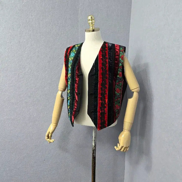[BUNJANG] NMIXX Sullyoon Patchwork Vest / 설윤형 자수 패치 배색 베스트