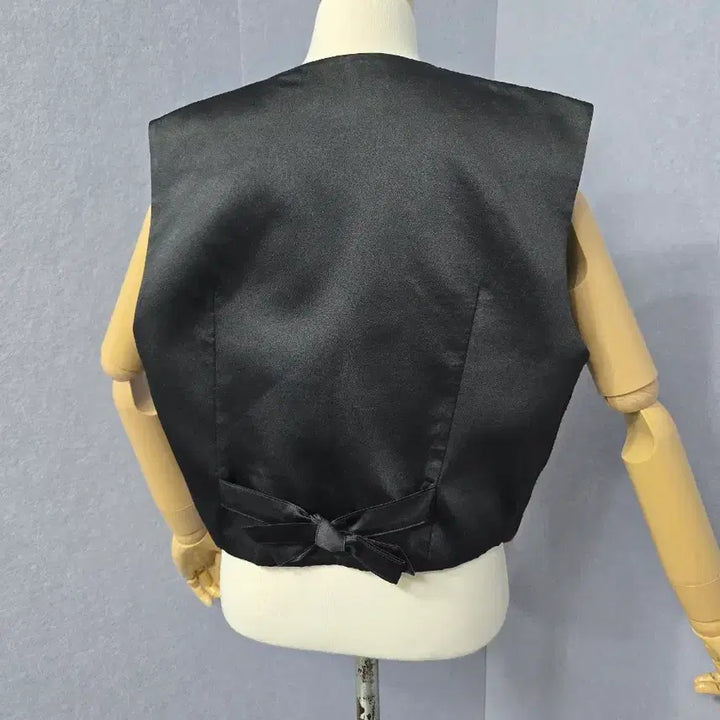 [BUNJANG] NMIXX Sullyoon Patchwork Vest / 설윤형 자수 패치 배색 베스트