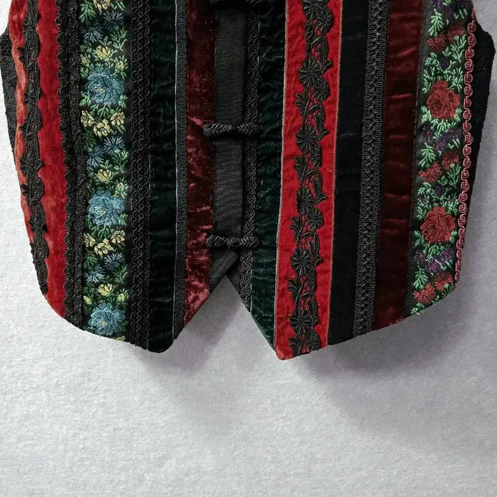 [BUNJANG] NMIXX Sullyoon Patchwork Vest / 설윤형 자수 패치 배색 베스트