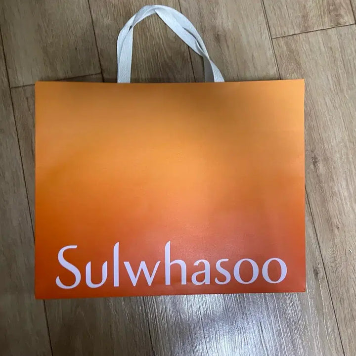 [BUNJANG] Sulwhasoo Shopping Bag & Gift Box Bundle / 설화수 쇼핑백 & 지함보 포장 일괄 판매