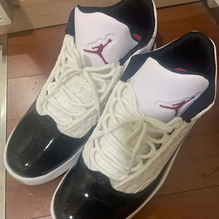 [BUNJANG] Jordan 11 Retro Black/White Basketball Shoes / 조던 11 레트로 블랙/화이트
