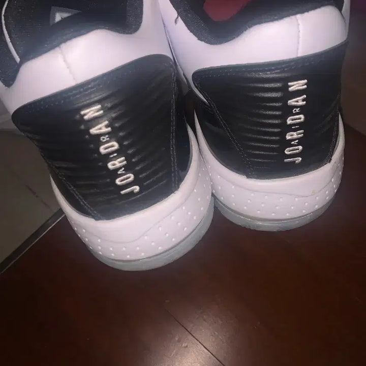 [BUNJANG] Jordan 11 Retro Black/White Basketball Shoes / 조던 11 레트로 블랙/화이트