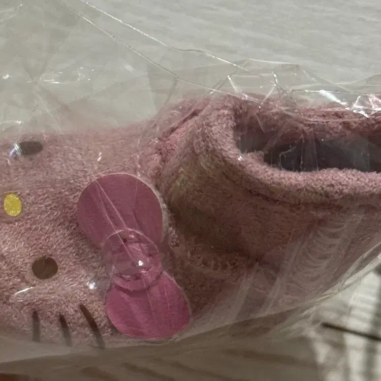 [BUNJANG] Hello Kitty Pink UGG Keyring / 헬로키티 핑크색 어그 키링 가챠