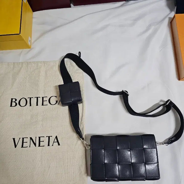 [BUNJANG] Bottega Veneta Crossbody Bag Multi-Pochette / (새상품급)보테가 베네타 크로스백팝니다 멀티포쉐트