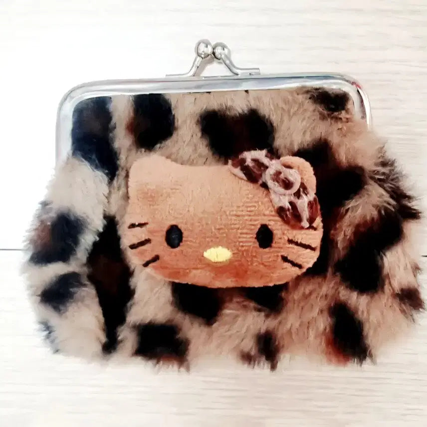 [BUNJANG] Hello Kitty Leopard Fur Snap Coin Pouch / 키티 레오파드 퍼 똑딱이지갑 팝니다~